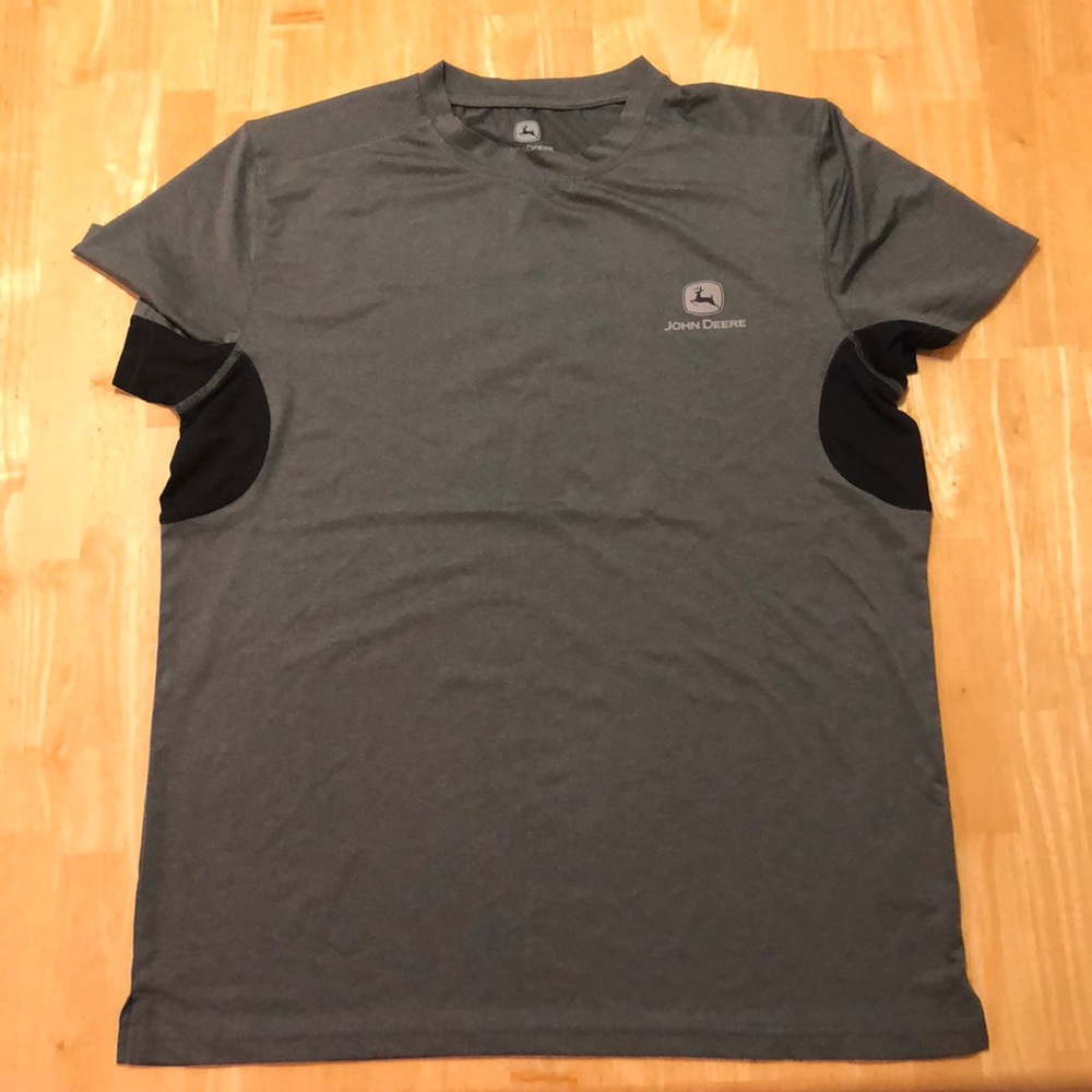 NWOT Men’s John Deere T-Shirt